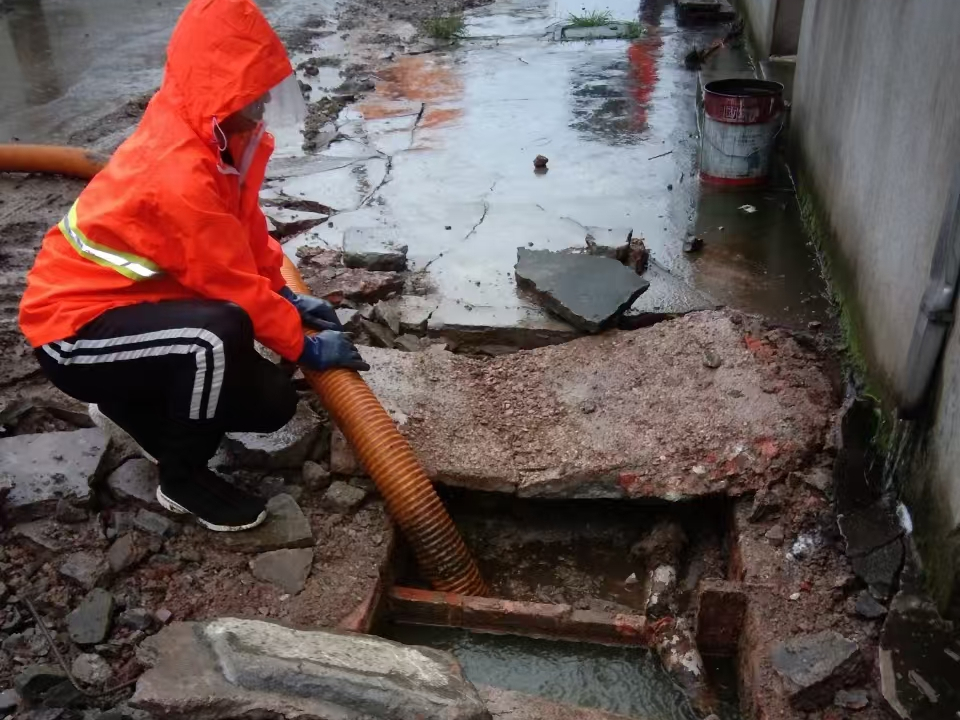 瑞溪镇专业清理污水池 炜誉市政以规范流程守护城市 “肠道”